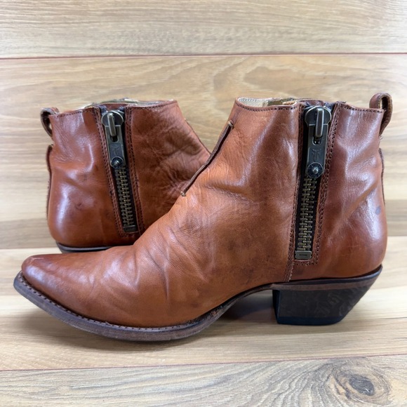 FRYE Sacha Moto Western Bootie Womens 9 Cognac Leather Zipper Heel - Picture 6 of 11